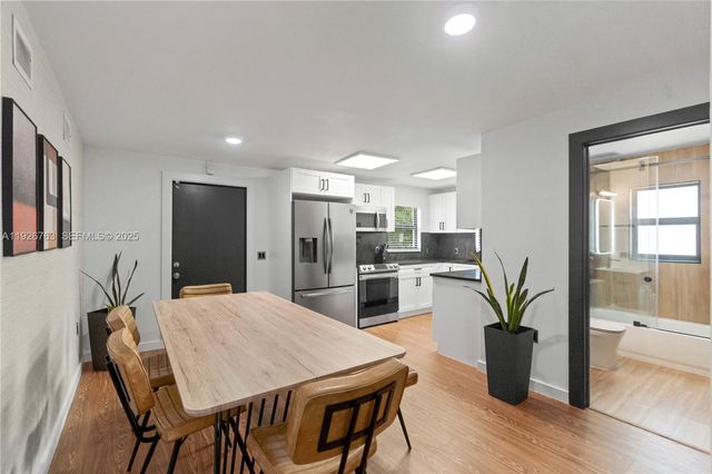 601 SW 1st St, Hallandale Beach, FL 33009