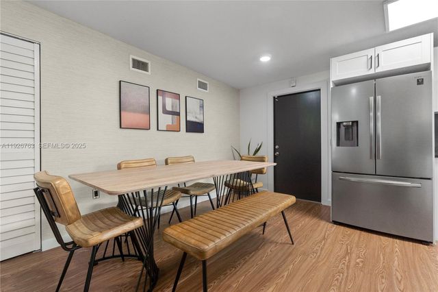 601 SW 1st St, Hallandale Beach, FL 33009