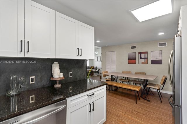 601 SW 1st St, Hallandale Beach, FL 33009