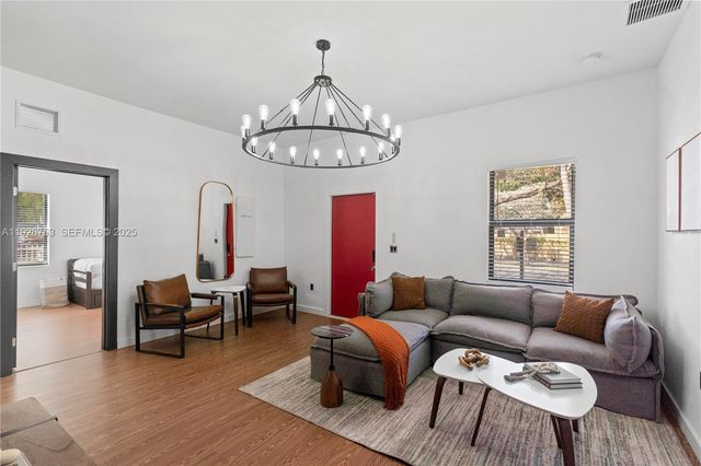 601 SW 1st St, Hallandale Beach, FL 33009