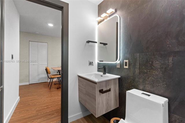 601 SW 1st St, Hallandale Beach, FL 33009