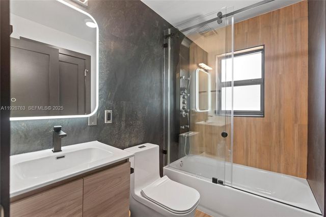 601 SW 1st St, Hallandale Beach, FL 33009