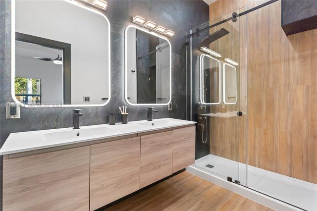 601 SW 1st St, Hallandale Beach, FL 33009