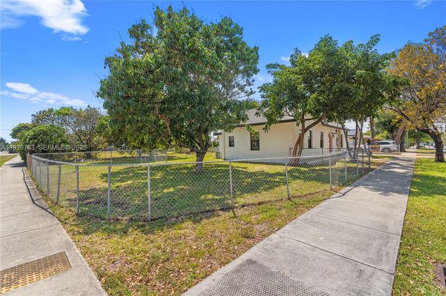 601 SW 1st St, Hallandale Beach, FL 33009