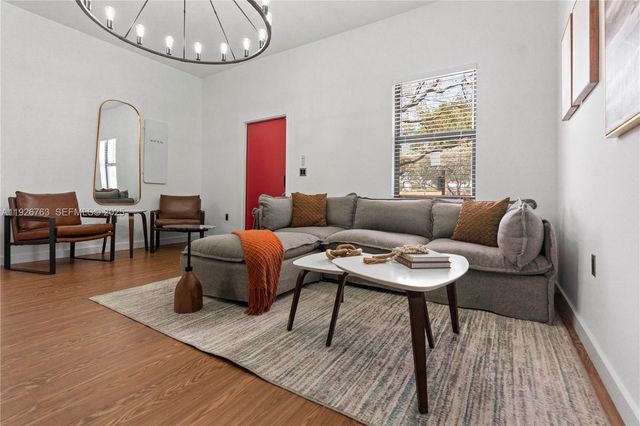 601 SW 1st St, Hallandale Beach, FL 33009