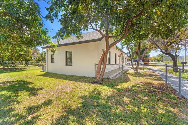 601 SW 1st St, Hallandale Beach, FL 33009