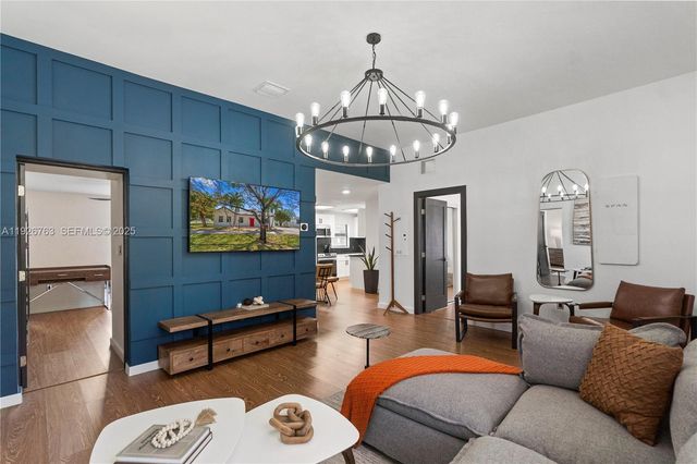 601 SW 1st St, Hallandale Beach, FL 33009