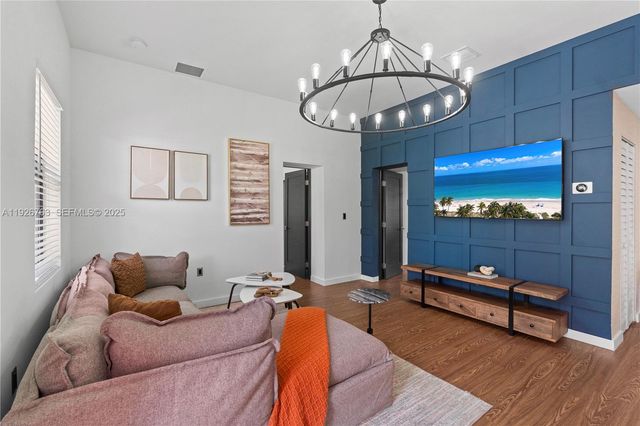 601 SW 1st St, Hallandale Beach, FL 33009