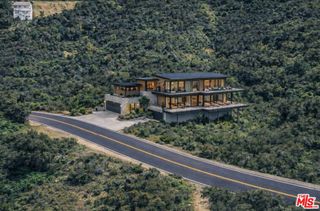 55607 Greenwich, Glendale, CA 91206