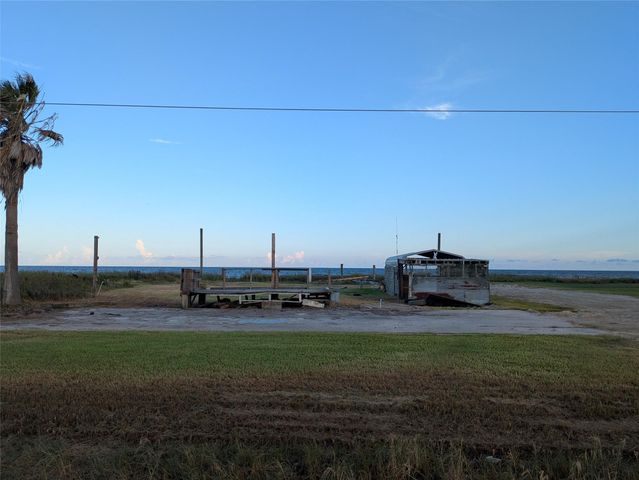 2270 Hwy 87, Gilchrist, TX 77617