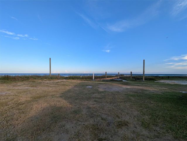 2270 Hwy 87, Gilchrist, TX 77617
