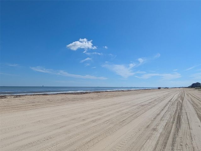 2270 Hwy 87, Gilchrist, TX 77617