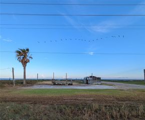 2270 Hwy 87, Gilchrist, TX 77617