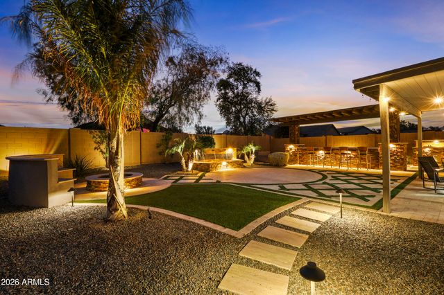 2013 W Prospector Way, San Tan Valley, AZ 85144