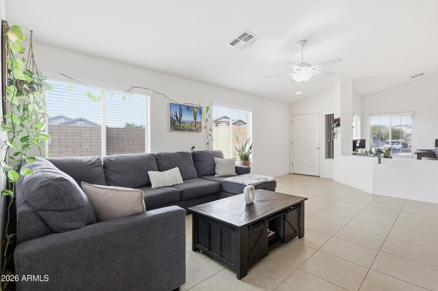 2013 W Prospector Way, San Tan Valley, AZ 85144