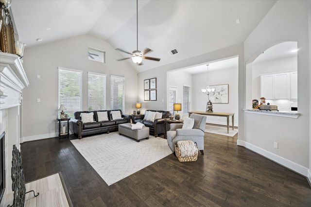 19 Peace Tree Way, Tomball, TX 77375