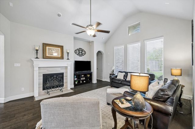 19 Peace Tree Way, Tomball, TX 77375