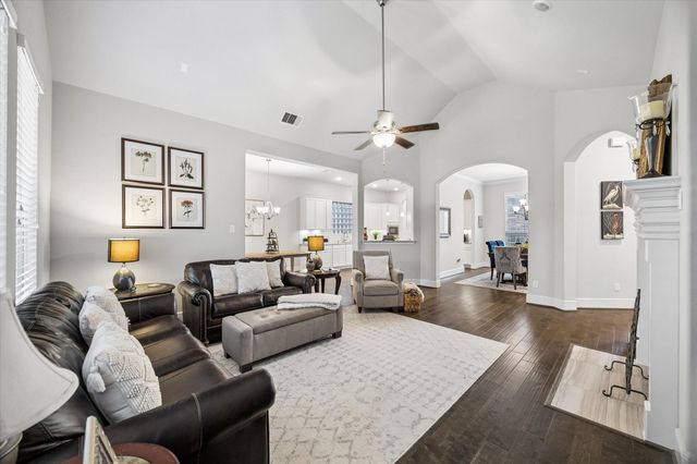 19 Peace Tree Way, Tomball, TX 77375