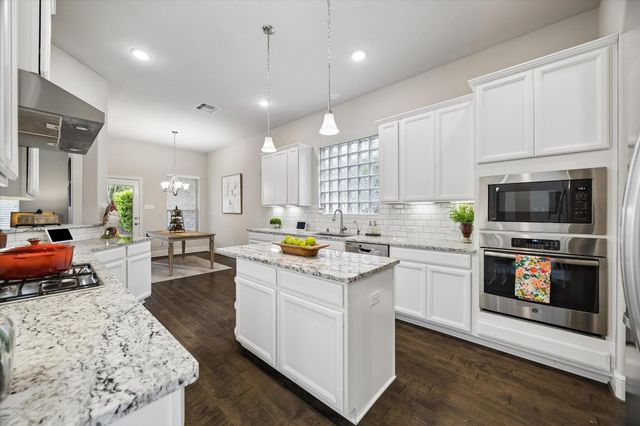 19 Peace Tree Way, Tomball, TX 77375