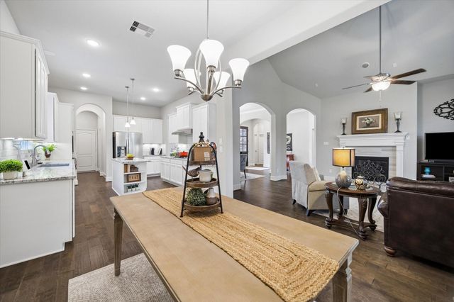 19 Peace Tree Way, Tomball, TX 77375