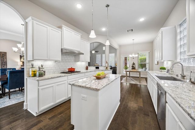 19 Peace Tree Way, Tomball, TX 77375