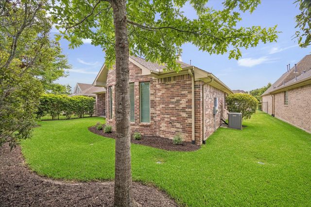 19 Peace Tree Way, Tomball, TX 77375