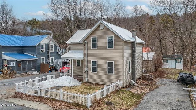 16 Hill Street, Lake Luzerne, NY 12846