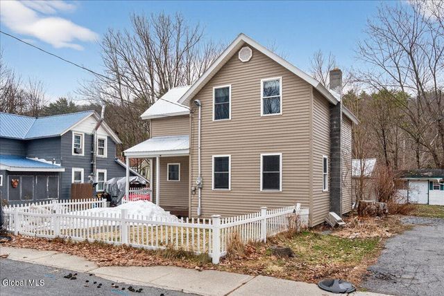 16 Hill Street, Lake Luzerne, NY 12846