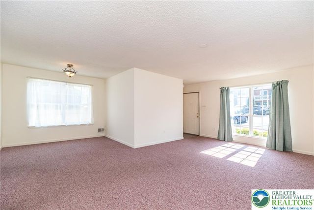 1947 Willings Lane, Hellertown Boro, PA 18055