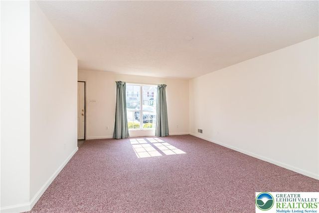 1947 Willings Lane, Hellertown Boro, PA 18055