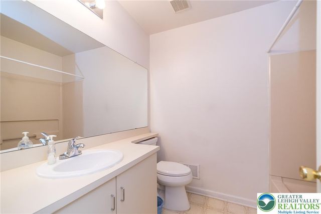 1947 Willings Lane, Hellertown Boro, PA 18055