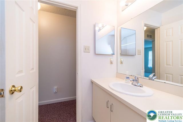 1947 Willings Lane, Hellertown Boro, PA 18055
