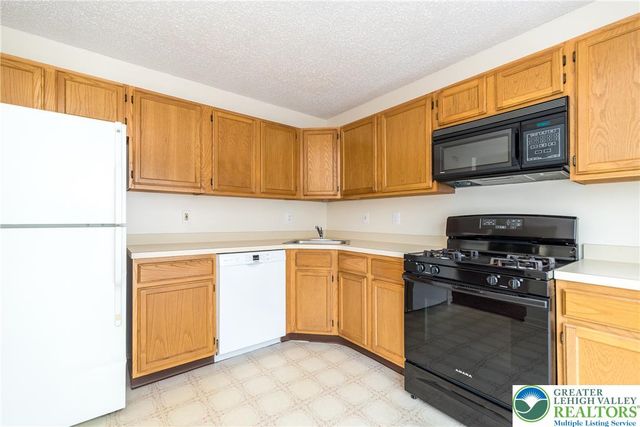 1947 Willings Lane, Hellertown Boro, PA 18055