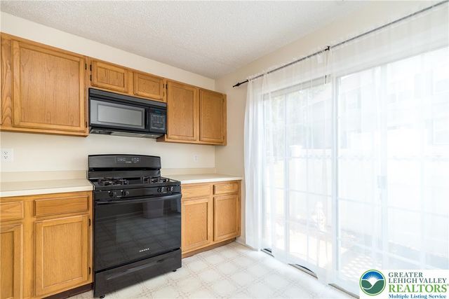 1947 Willings Lane, Hellertown Boro, PA 18055