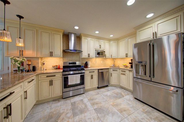 7622 265th Street, New Hyde Park, NY 11040