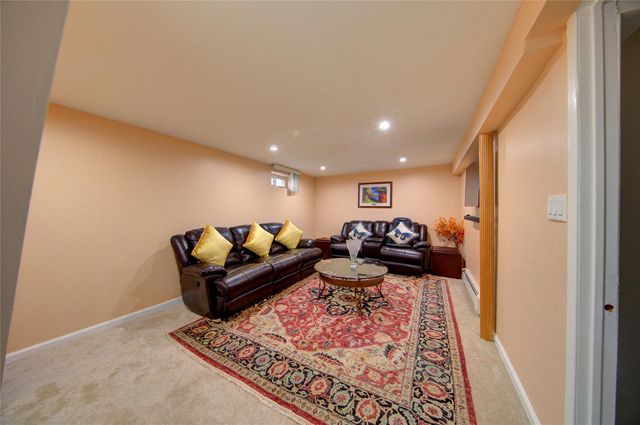 7622 265th Street, New Hyde Park, NY 11040