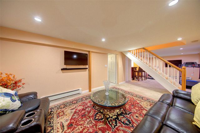 7622 265th Street, New Hyde Park, NY 11040