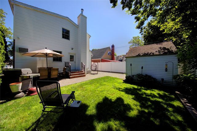 7622 265th Street, New Hyde Park, NY 11040