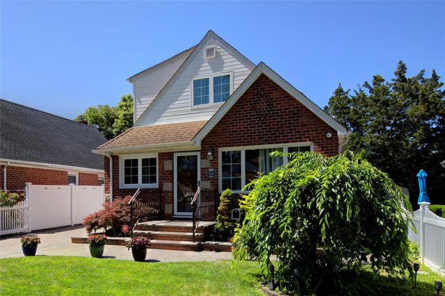 7622 265th Street, New Hyde Park, NY 11040