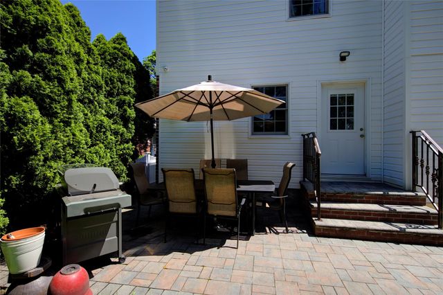 7622 265th Street, New Hyde Park, NY 11040