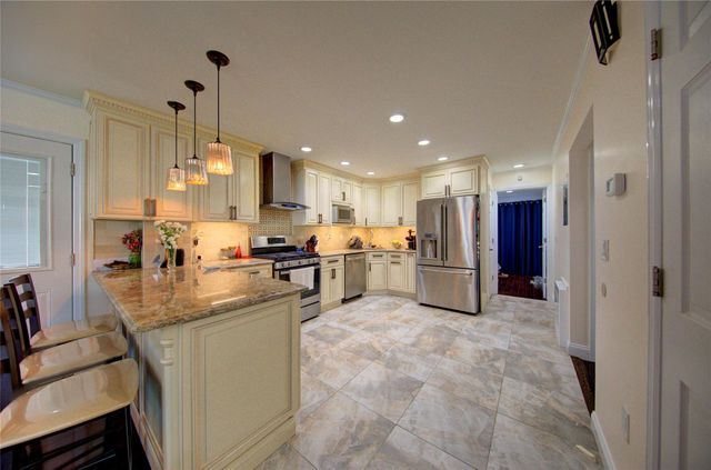 7622 265th Street, New Hyde Park, NY 11040