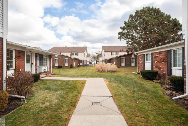 34744 W Lake Drive, Harrison Twp, MI 48045