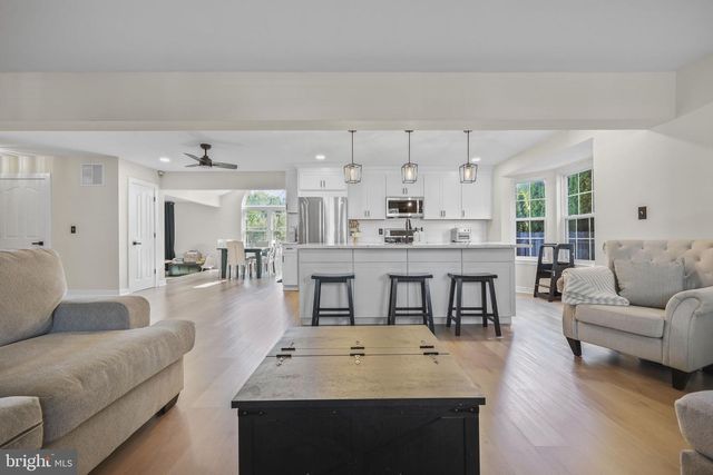 1009 BEACH LN, Manahawkin, NJ 08050