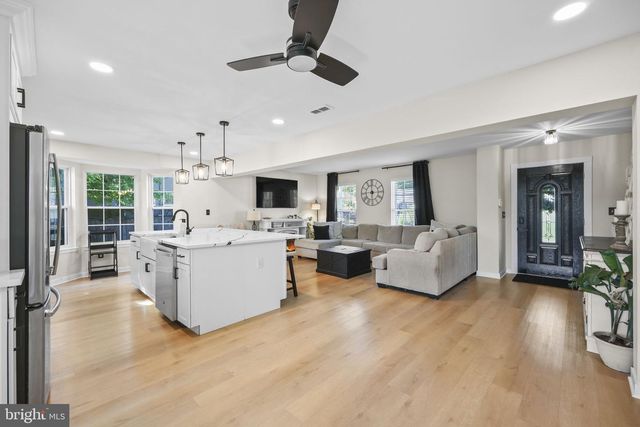 1009 BEACH LN, Manahawkin, NJ 08050
