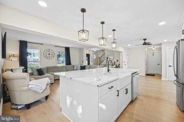 1009 BEACH LN, Manahawkin, NJ 08050