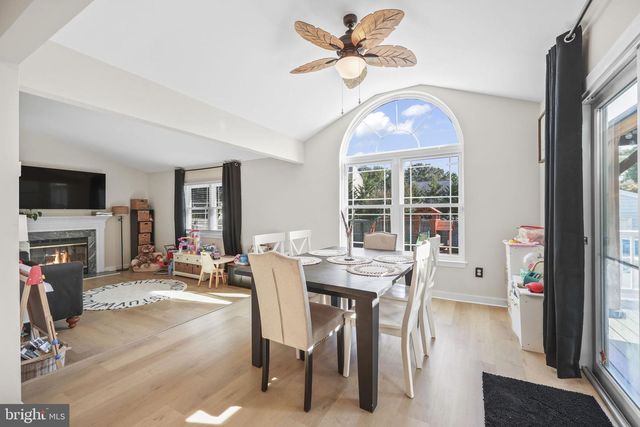 1009 BEACH LN, Manahawkin, NJ 08050