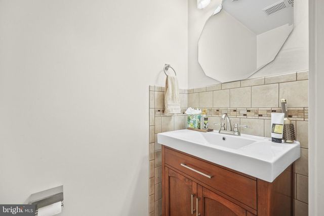 1009 BEACH LN, Manahawkin, NJ 08050