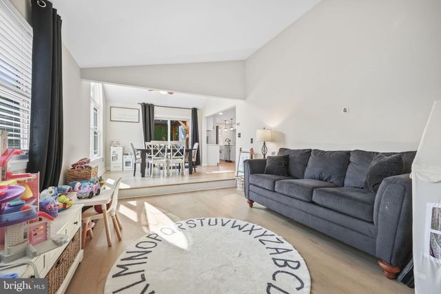 1009 BEACH LN, Manahawkin, NJ 08050