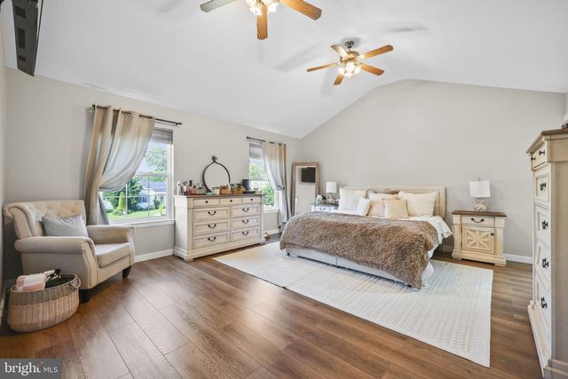 1009 BEACH LN, Manahawkin, NJ 08050
