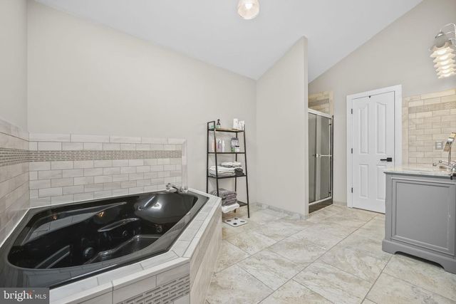 1009 BEACH LN, Manahawkin, NJ 08050